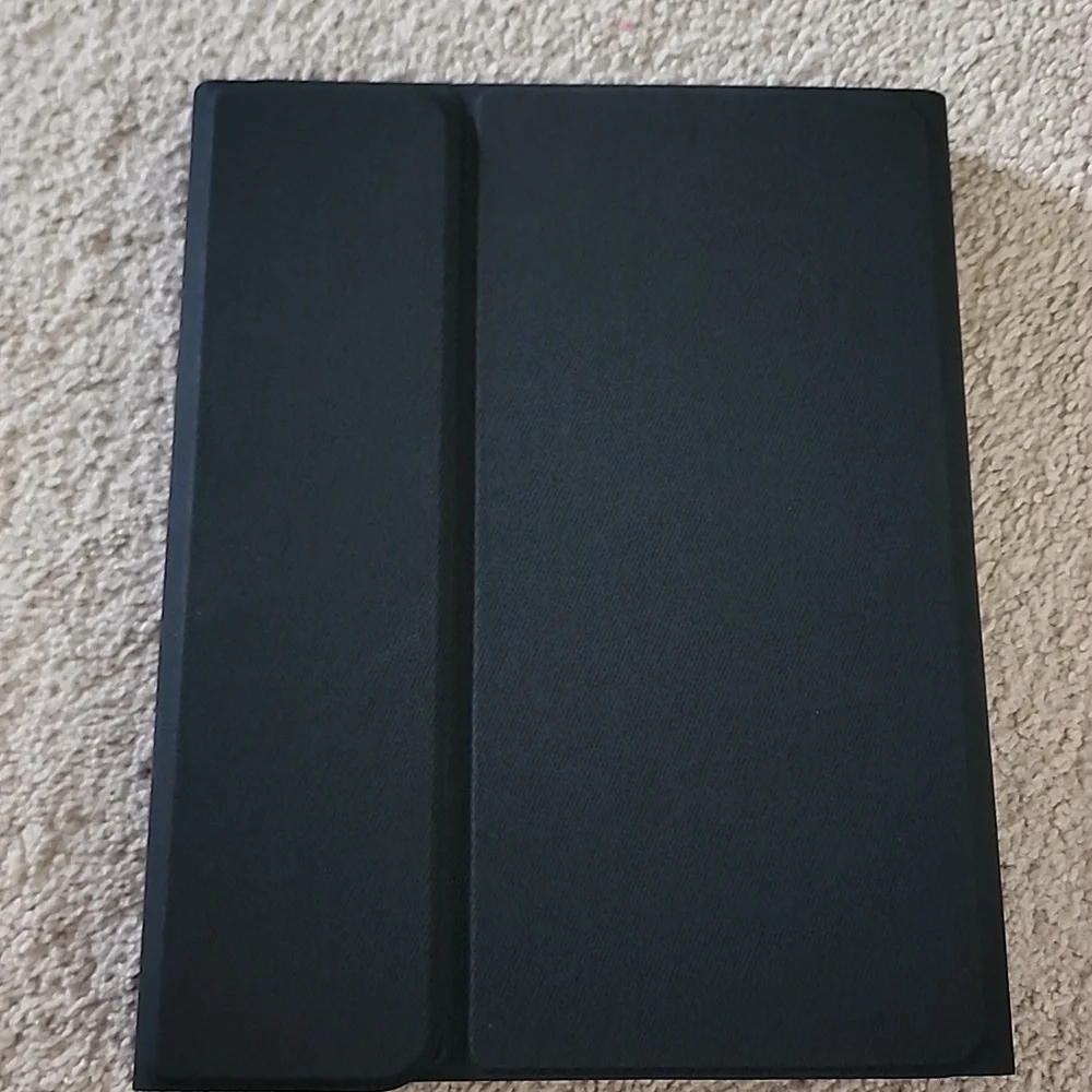 Brand New Wireless Keyboard Case for Tablets - Black For 11 Inch IPad.